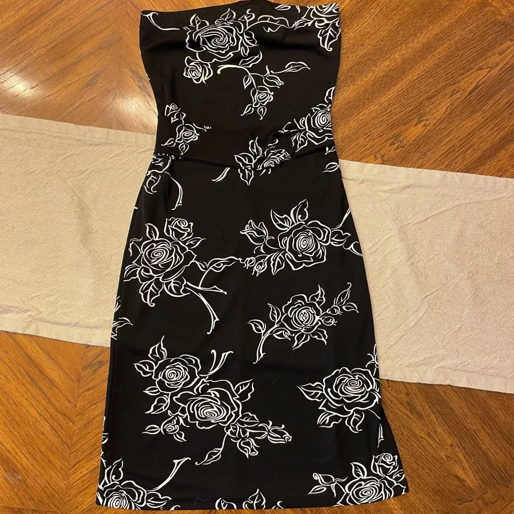 BLACK ROSE STRAPLESS DRESS BY LE CHATEAU S - Picture 2 of 4